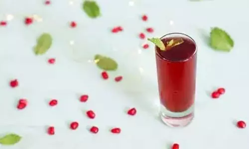Anaar Shikanji Recipe: गर्मियों की थकान दूर करेगा अनार का शर्बत Anaar Shikanji Recipe: गर्मियों की थकान दूर करेगा अनार का शर्बत