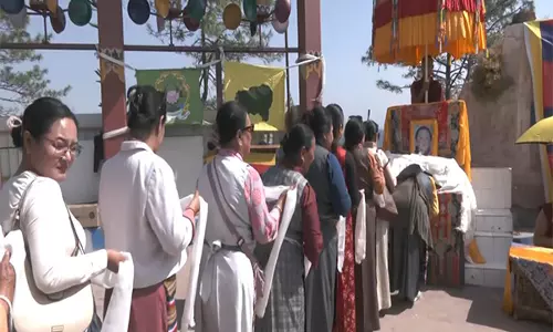 निर्वासित तिब्बतियों ने पंचेन लामा के 36वें जन्मदिन का जश्न मनाया,  China से उनकी रिहाई की अपील की