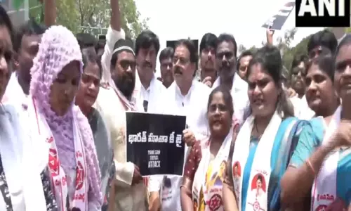 Andhra : जनसेना पार्टी ने घातक पहलगाम आतंकवादी हमले का विरोध किया Andhra : जनसेना पार्टी ने घातक पहलगाम आतंकवादी हमले का विरोध किया