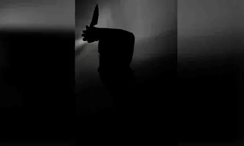 Hyderabad: पति का गला रेतने और चाकू घोंपकर हत्या करने के आरोप में पत्नी और प्रेमी गिरफ्तार Hyderabad: पति का गला रेतने और चाकू घोंपकर हत्या करने के आरोप में पत्नी और प्रेमी गिरफ्तार