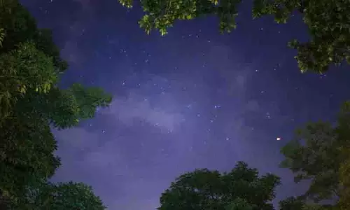 Hyderabad: आसमान में शुक्र, शनि और चंद्रमा की दुर्लभ स्थिति को देखना न भूलें Hyderabad: आसमान में शुक्र, शनि और चंद्रमा की दुर्लभ स्थिति को देखना न भूलें