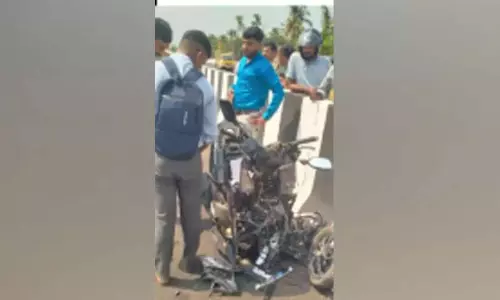 कार दुर्घटना में युवती की मौत; आठ वर्षीय बच्ची को मैंगलोर अस्पताल में भर्ती कराया गया