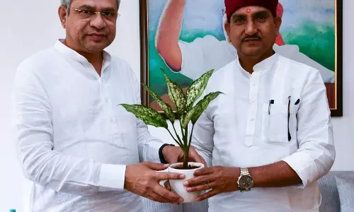 तोखन साहू ने रेल मंत्री अश्विनी वैष्णव से कटघोरा-डोंगरगढ़ रेलवे परियोजना पर की चर्चा