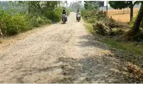 Uttarakhand: हरिद्वार रोड पर गड्ढे न भरने पर तीन अधिकारियों पर मुकदमा दर्ज Uttarakhand: हरिद्वार रोड पर गड्ढे न भरने पर तीन अधिकारियों पर मुकदमा दर्ज