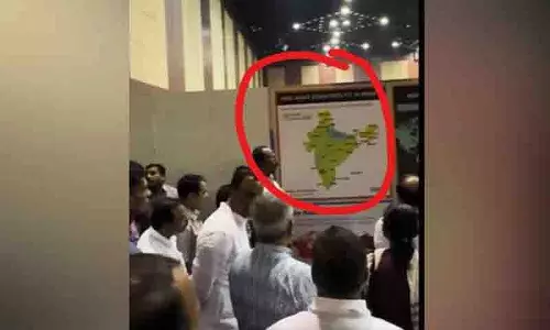 कांग्रेस सरकार के भारत शिखर सम्मेलन में POJK और लद्दाख को छोड़कर भारत के मानचित्र का इस्तेमाल किया कांग्रेस सरकार के भारत शिखर सम्मेलन में POJK और लद्दाख को छोड़कर भारत के मानचित्र का इस्तेमाल किया