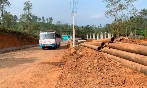 Kerala: चूरलमाला सड़क निर्माण में देरी के खिलाफ विरोध प्रदर्शन