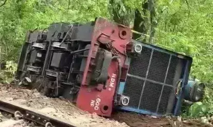 Siliguri: टॉय ट्रेन दुर्घटना में चालक और सह चालक सुरक्षित, बड़ा हादसा टला Siliguri: टॉय ट्रेन दुर्घटना में चालक और सह चालक सुरक्षित, बड़ा हादसा टला