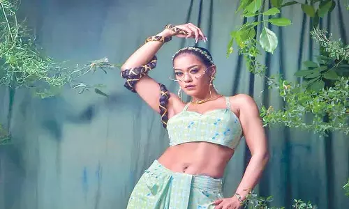 मुमैत के बदलाव ने सोशल मीडिया पर धूम मचा दी मुमैत के बदलाव ने सोशल मीडिया पर धूम मचा दी