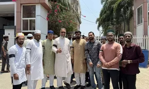 Owaisi: पहलगाम आतंक के खिलाफ जुमा की नमाज के लिए काली पट्टियां