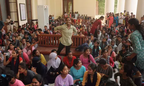 Telangana: कोटी महिला विश्वविद्यालय की छात्राओं ने छात्रावास की स्थिति पर विरोध जताया