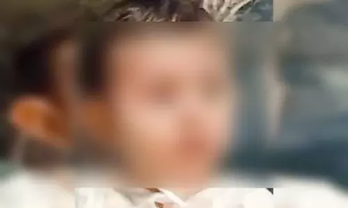 एक पल की चूक...21वें फ्लोर से बच्चा नीचे गिरा, मच गई चीख-पुकार