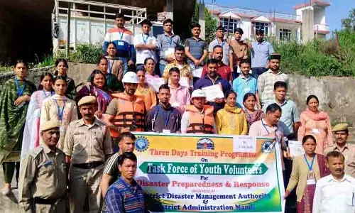 Himachal: बचाव कार्यों में सहायता के लिए स्वयंसेवकों को प्रशिक्षित किया गया Himachal: बचाव कार्यों में सहायता के लिए स्वयंसेवकों को प्रशिक्षित किया गया