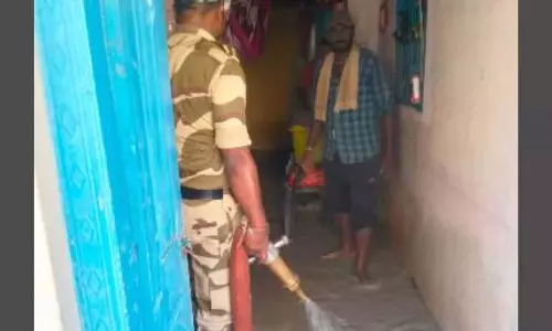 NTPC ऐश पॉन्ड में पाइपलाइन फटने से रामागुंडम में अकबर नगर कॉलोनी में बाढ़ आ गई NTPC ऐश पॉन्ड में पाइपलाइन फटने से रामागुंडम में अकबर नगर कॉलोनी में बाढ़ आ गई