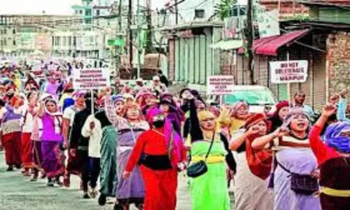 Manipur में विरोध-प्रदर्शन से जुड़ी अशांति की आशंका के चलते इंफाल पूर्व में कर्फ्यू लगाया गया