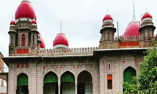 सीएम के खिलाफ अपमानजनक पोस्ट के लिए एफआईआर रद्द करने की मांग वाली 2 याचिकाएं सीएम के खिलाफ अपमानजनक पोस्ट के लिए एफआईआर रद्द करने की मांग वाली 2 याचिकाएं