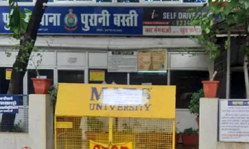 रायपुर : अधिकारी बनाने 10 लाख की ठगी, पुरानी बस्ती थाने में FIR रायपुर : अधिकारी बनाने 10 लाख की ठगी, पुरानी बस्ती थाने में FIR