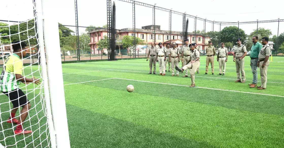 Kasargod पुलिस ने युवाओं में नशीली दवाओं के खतरे से लड़ने के लिए