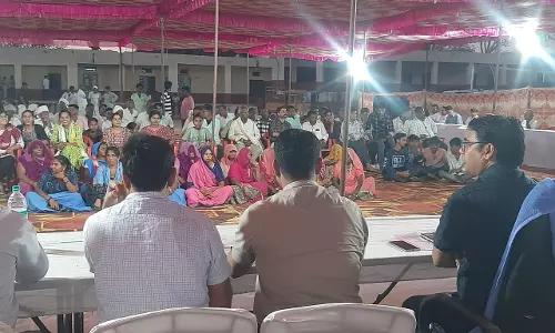 Dungarpur: जिला कलेक्टर की वलाई में रात्रि चौपाल आयोजित Dungarpur: जिला कलेक्टर की वलाई में रात्रि चौपाल आयोजित