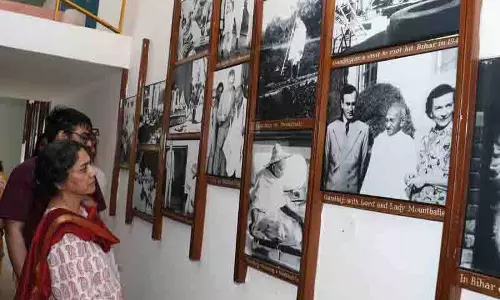 मनमोहन सिंह की बेटी PU दौरे के दौरान स्टूसी और रेडियो स्टेशन पर गईं