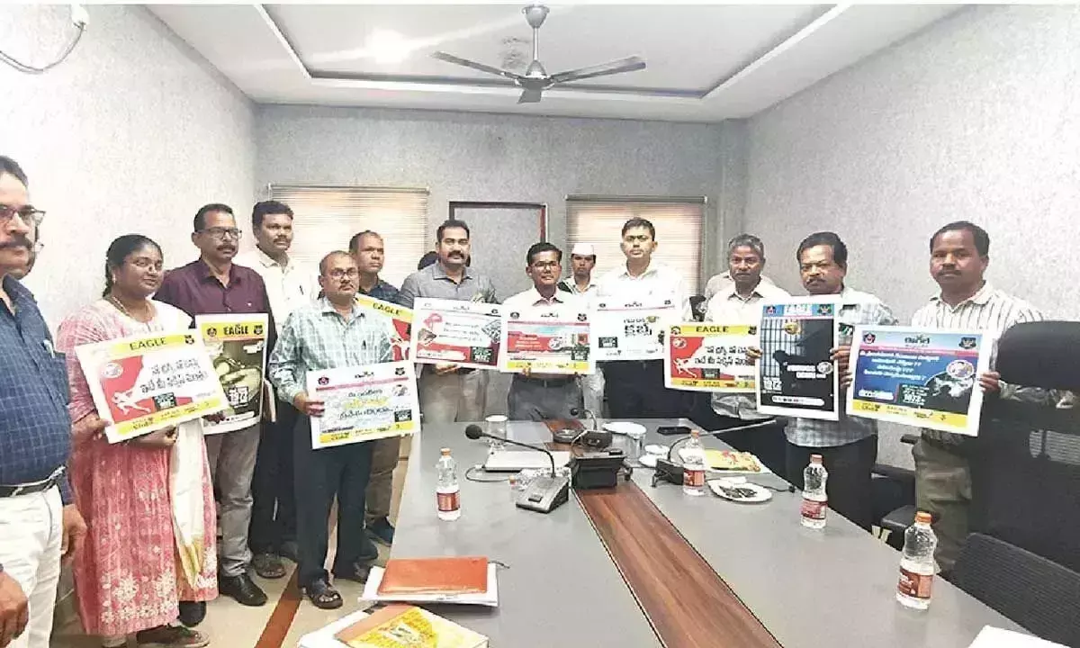 Andhra: गांजा उन्मूलन एक सामाजिक जिम्मेदारी: कलेक्टर