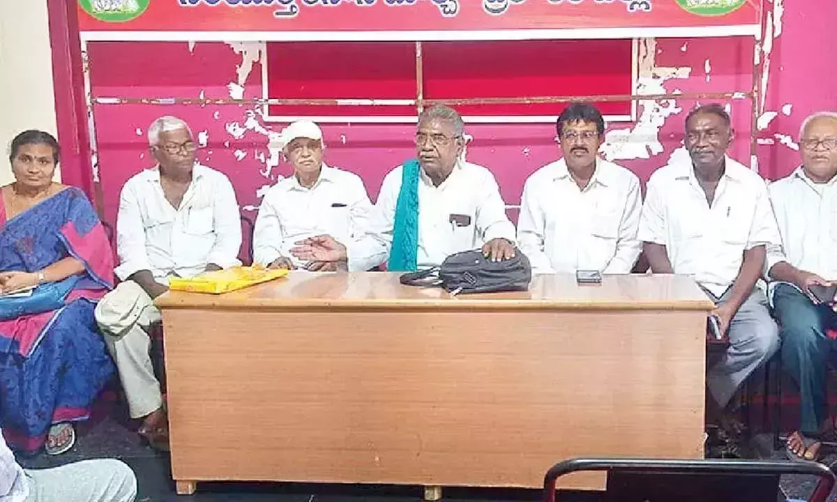 Andhra: किसानों ने ब्लैक बर्ले तम्बाकू के लिए उचित मूल्य की मांग की