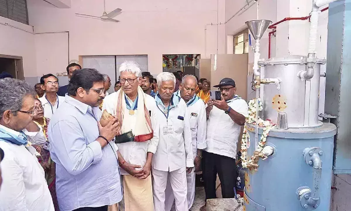 Andhra: सत्य साईं सेवा ट्रस्ट की निःशुल्क भोजन सेवा के लिए प्रशंसा की गई Andhra: सत्य साईं सेवा ट्रस्ट की निःशुल्क भोजन सेवा के लिए प्रशंसा की गई