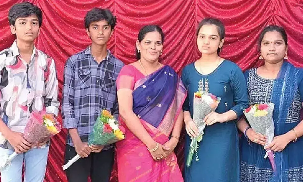 प्रतिभा विद्यालय के छात्रों ने SSC परीक्षा में शानदार प्रदर्शन किया प्रतिभा विद्यालय के छात्रों ने SSC परीक्षा में शानदार प्रदर्शन किया