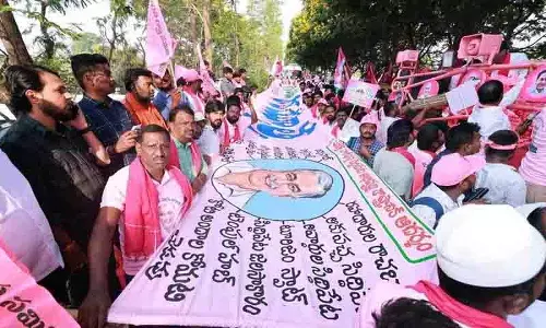 KCR की 2001 की साइकिल यात्रा से प्रेरित होकर, BRS कैडर ने सिद्दीपेट से पदयात्रा शुरू की KCR की 2001 की साइकिल यात्रा से प्रेरित होकर, BRS कैडर ने सिद्दीपेट से पदयात्रा शुरू की