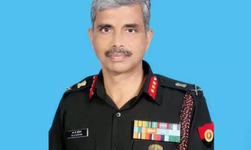 सेना कमांडर ने Kathua में स्थिति की समीक्षा की सेना कमांडर ने Kathua में स्थिति की समीक्षा की