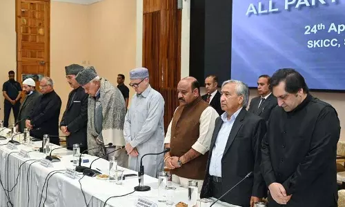Pahalgam Massacre: सर्वदलीय प्रस्ताव में ‘जघन्य, अमानवीय’ हमले की निंदा की