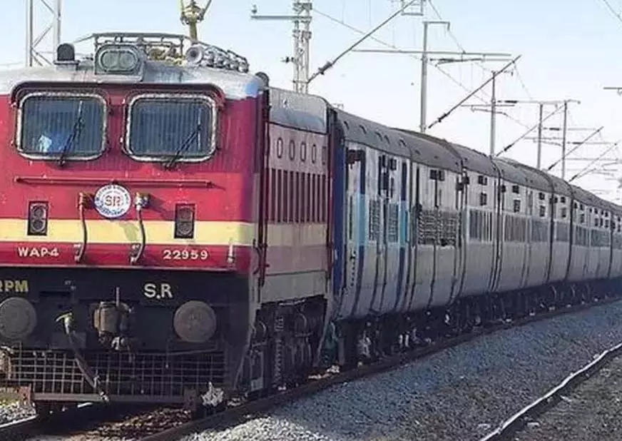 3 मई तक 100 से अधिक ट्रेनें रद्द, इस रुट में सफर करने वाले यात्री होंगे परेशान 3 मई तक 100 से अधिक ट्रेनें रद्द, इस रुट में सफर करने वाले यात्री होंगे परेशान