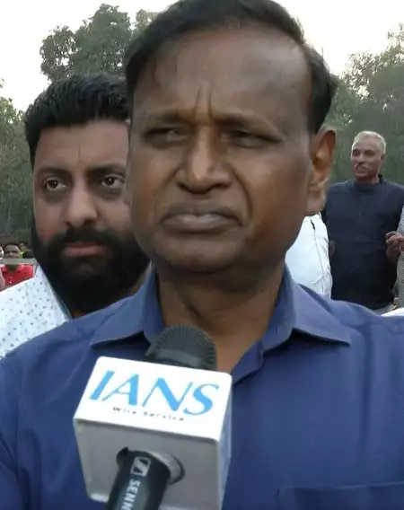 पहलगाम हमले के विरोध में कांग्रेस ने दिल्ली में निकाला कैंडल मार्च पहलगाम हमले के विरोध में कांग्रेस ने दिल्ली में निकाला कैंडल मार्च