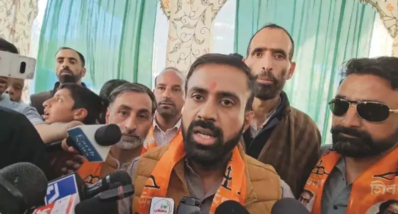 Kashmiri शहीद युवक के परिवार को महाराष्ट्र उपमुख्यमंत्री से सहायता राशि Kashmiri शहीद युवक के परिवार को महाराष्ट्र उपमुख्यमंत्री से सहायता राशि