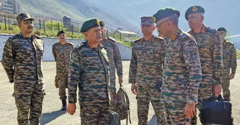 सेना प्रमुख ने श्रीनगर में सुरक्षा स्थिति की समीक्षा की सेना प्रमुख ने श्रीनगर में सुरक्षा स्थिति की समीक्षा की