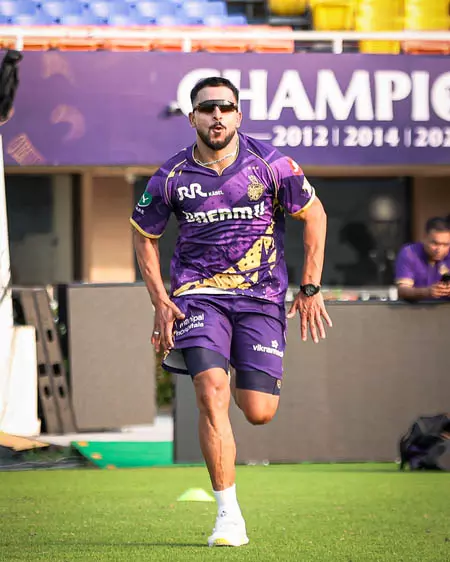 उमरान मलिक पुनर्वास और क्रिकेट कार्यक्रम में वापसी के लिए केकेआर में शामिल हुए उमरान मलिक पुनर्वास और क्रिकेट कार्यक्रम में वापसी के लिए केकेआर में शामिल हुए