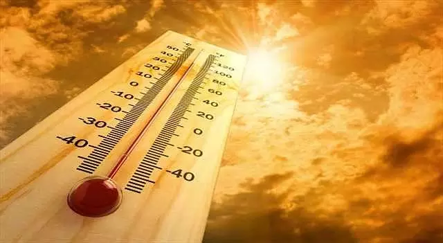 तमिलनाडु में 10 जगहों पर भीषण गर्मी तमिलनाडु में 10 जगहों पर भीषण गर्मी