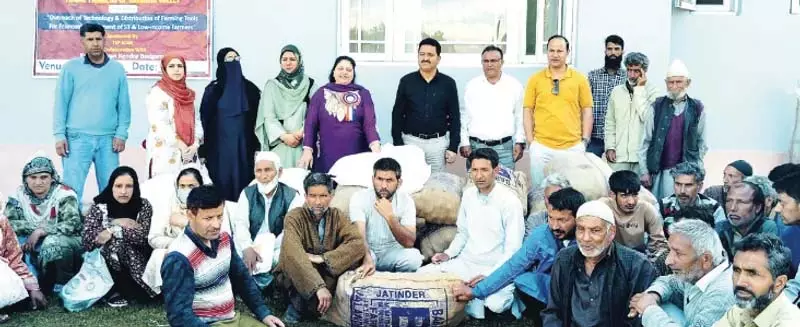 SKUAST-K ने बडगाम में आदिवासी किसानों के लिए जागरूकता कार्यक्रम आयोजित किया SKUAST-K ने बडगाम में आदिवासी किसानों के लिए जागरूकता कार्यक्रम आयोजित किया
