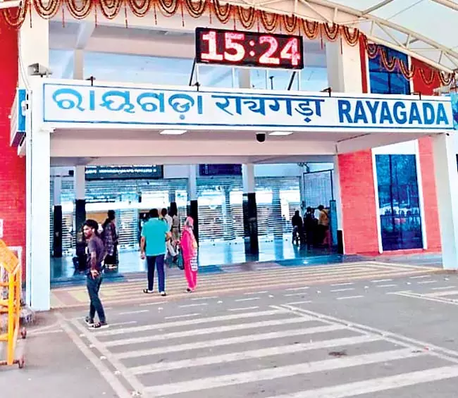जिलों में कई प्रमुख रेलवे स्टेशनों के पुनर्विकास के लिए हरी झंडी दे दी गई जिलों में कई प्रमुख रेलवे स्टेशनों के पुनर्विकास के लिए हरी झंडी दे दी गई