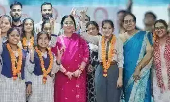 Lucknow: अंधेरे में भी रौशन था हौसला, साहिबा बनी जिले की टॉपरों में शामिल Lucknow: अंधेरे में भी रौशन था हौसला, साहिबा बनी जिले की टॉपरों में शामिल