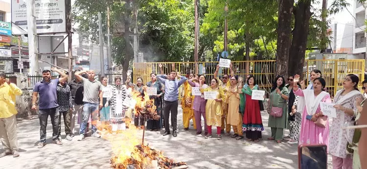 Haldwani: आतंकवाद के खिलाफ जनता का गुस्सा फूटा, राष्ट्रपति को ज्ञापन भेजा Haldwani: आतंकवाद के खिलाफ जनता का गुस्सा फूटा, राष्ट्रपति को ज्ञापन भेजा