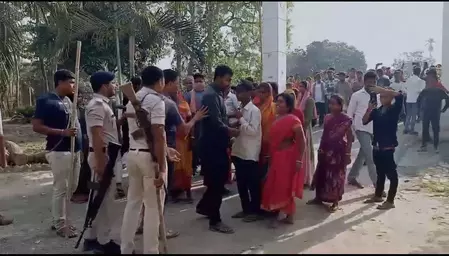 शराब तस्कर को छुड़ाने के लिए थाने पर असामाजिक तत्वों का हमला, पुलिस ने आत्मरक्षार्थ की फायरिंग शराब तस्कर को छुड़ाने के लिए थाने पर असामाजिक तत्वों का हमला, पुलिस ने आत्मरक्षार्थ की फायरिंग