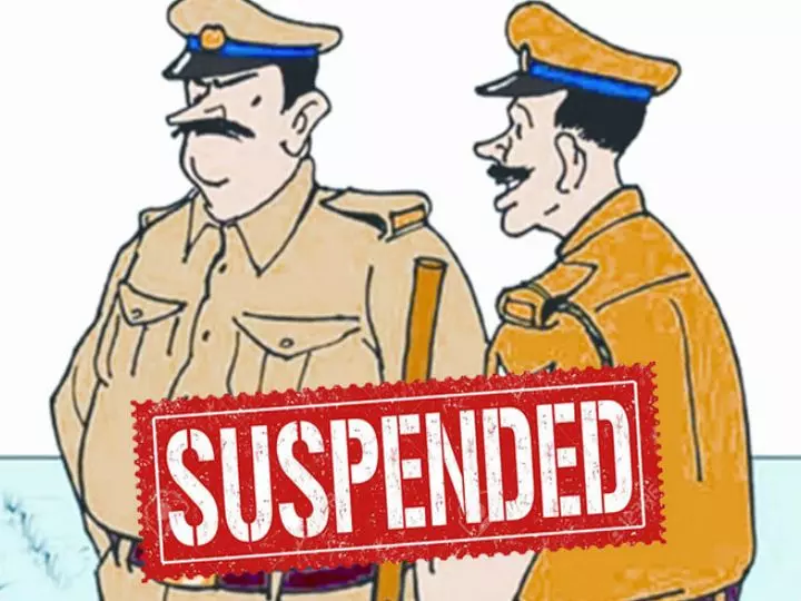 Bareilly: SSP ने शराब पीने वाले दो पुलिसकर्मियों को सस्पेंड किया Bareilly: SSP ने शराब पीने वाले दो पुलिसकर्मियों को सस्पेंड किया