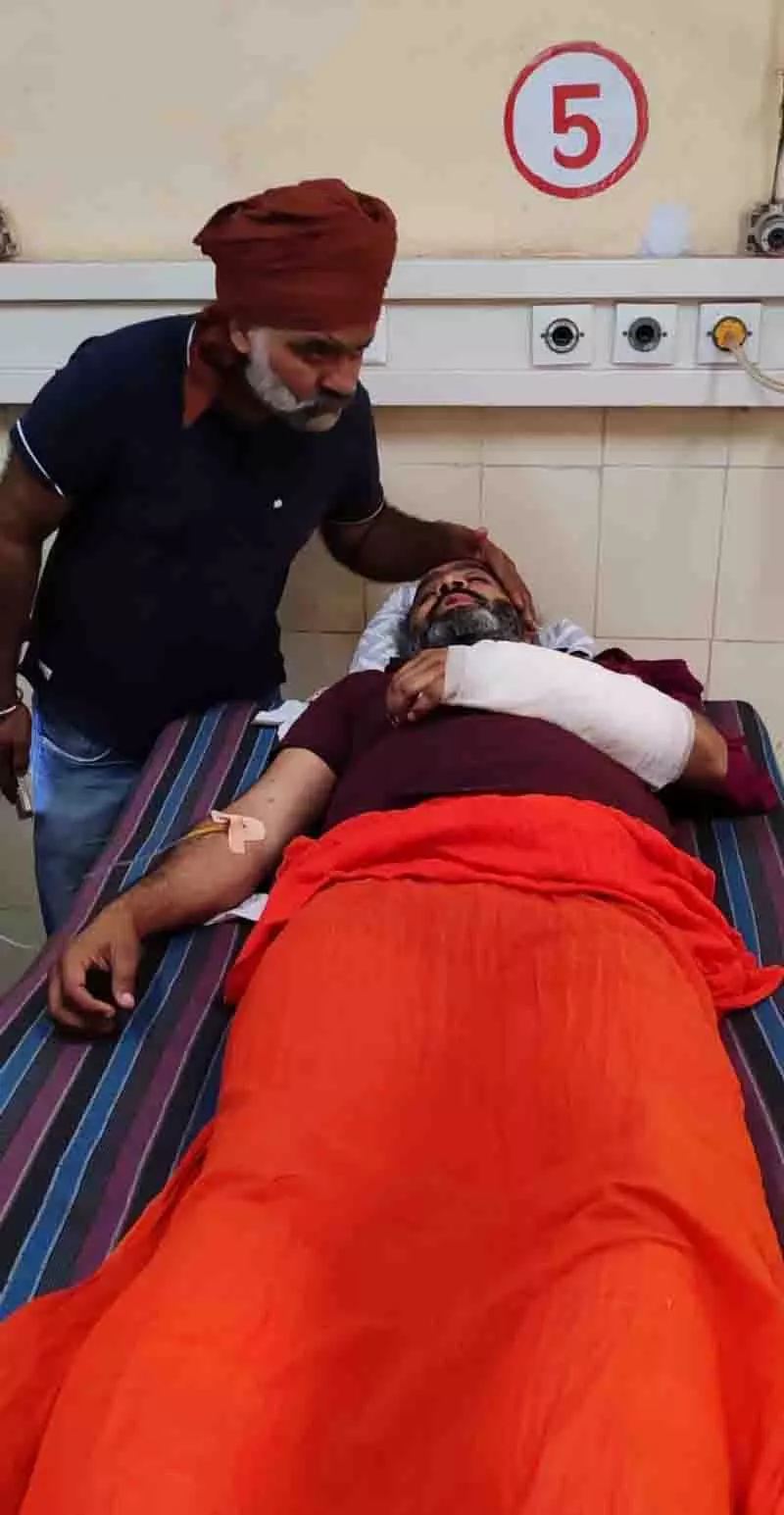 Lehra में जमीन विवाद को लेकर शिक्षक की पिटाई Lehra में जमीन विवाद को लेकर शिक्षक की पिटाई