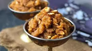 Besan Halwa झटपट बनने वाली पारंपरिक मिठाई Besan Halwa झटपट बनने वाली पारंपरिक मिठाई