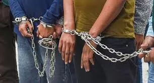 Bareilly: पुलिस ने लूट-चोरी गिरोह का किया पर्दाफाश, 5 गिरफ्तार Bareilly: पुलिस ने लूट-चोरी गिरोह का किया पर्दाफाश, 5 गिरफ्तार