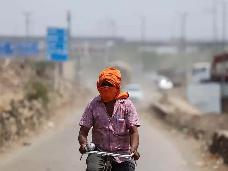 दिल्ली में दो दिन और जारी रहेगी भीषण गर्मी दिल्ली में दो दिन और जारी रहेगी भीषण गर्मी