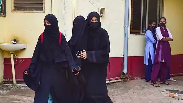 भटकल में 15 पाकिस्तानी नागरिक: फिलहाल प्रत्यर्पण नहीं भटकल में 15 पाकिस्तानी नागरिक: फिलहाल प्रत्यर्पण नहीं