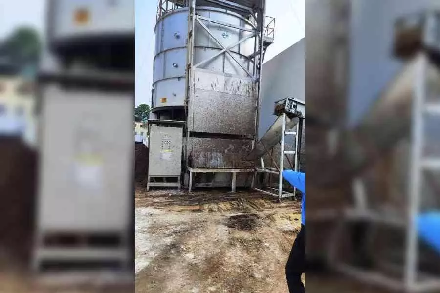 Bengal: पशु संसाधन विकास विभाग के स्वामित्व वाले पोल्ट्री फार्म से आ रही बदबू से लोग परेशान Bengal: पशु संसाधन विकास विभाग के स्वामित्व वाले पोल्ट्री फार्म से आ रही बदबू से लोग परेशान