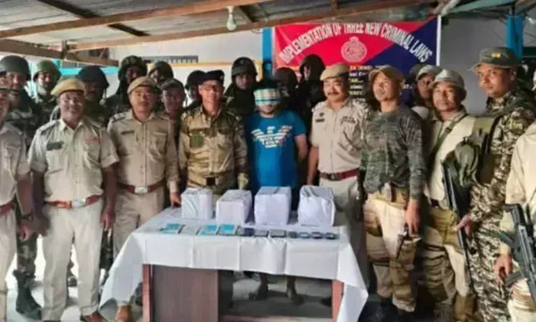 Manipur पुलिस ने थौबल में छापेमारी कर 5 करोड़ रुपये की ड्रग्स जब्त की, तस्कर गिरफ्तार Manipur पुलिस ने थौबल में छापेमारी कर 5 करोड़ रुपये की ड्रग्स जब्त की, तस्कर गिरफ्तार