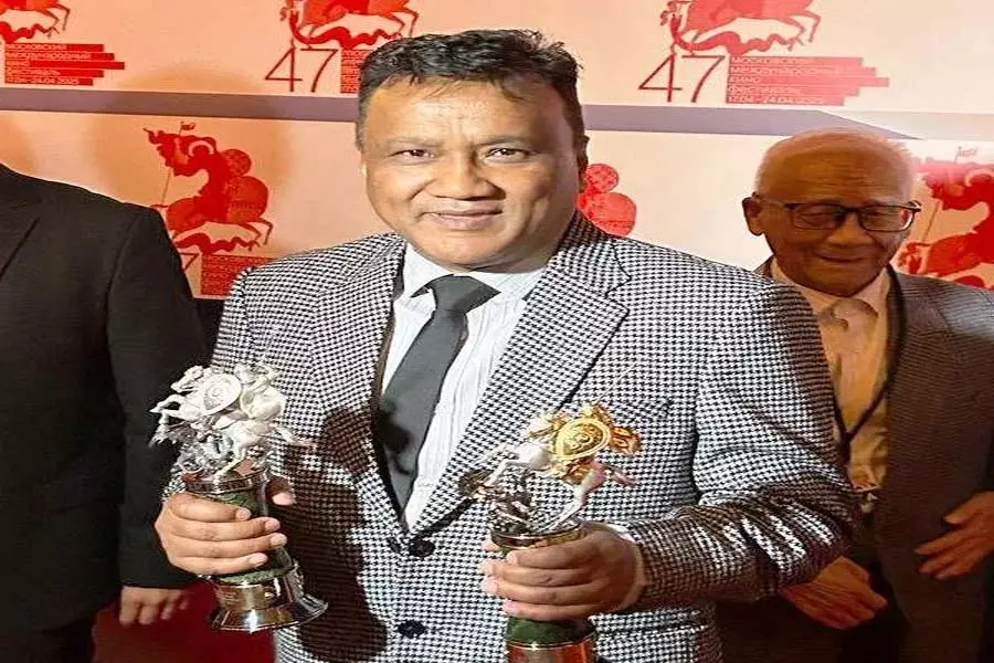 मेघालय के प्रदीप कुर्बाह ने मास्को अंतर्राष्ट्रीय फिल्म महोत्सव में सर्वश्रेष्ठ निर्देशक और सर्वश्रेष्ठ फिल्म का पुरस्कार जीता मेघालय के प्रदीप कुर्बाह ने मास्को अंतर्राष्ट्रीय फिल्म महोत्सव में सर्वश्रेष्ठ निर्देशक और सर्वश्रेष्ठ फिल्म का पुरस्कार जीता
